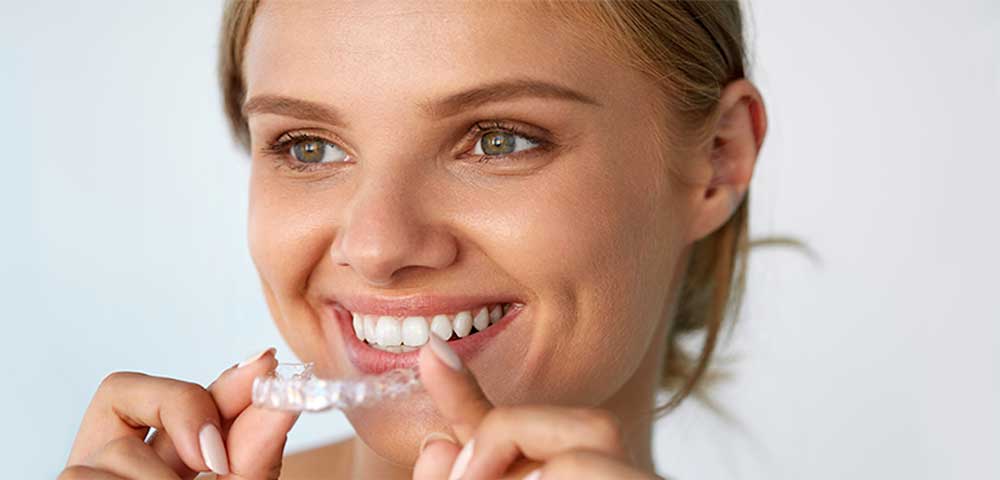 https://www.stoneycreekvillagedental.ca/wp-content/uploads/2022/10/how-to-clean-and-maintain-invisalign-trays-blog-banner.jpg